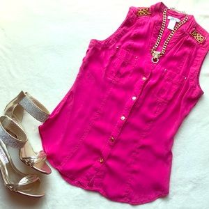 Cache sleeve less button down